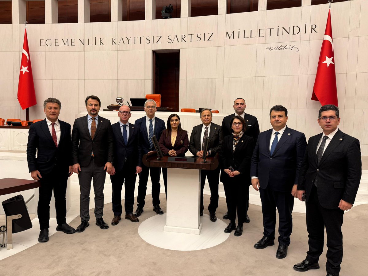 mvhasanozturk's tweet photo. Emeklilerimize AKP iktidarının dayattığı sefalet maaşı ve adaletsiz maaş artışına karşı CHP grubu olarak başlattığımız meclis nöbetimizin 14.günündeyiz. 

Mecliste milletvekili arkadaşlarım ile emeklilerimizin yükselen itirazının yanındayız. https://t.co/d92VGaRARe