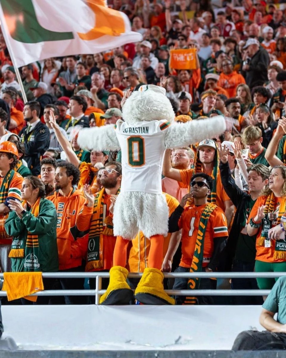 univmiami's tweet image. Thank you, Canes family for supporting @CanesFootball during this historic run. See you back next season. 🙌