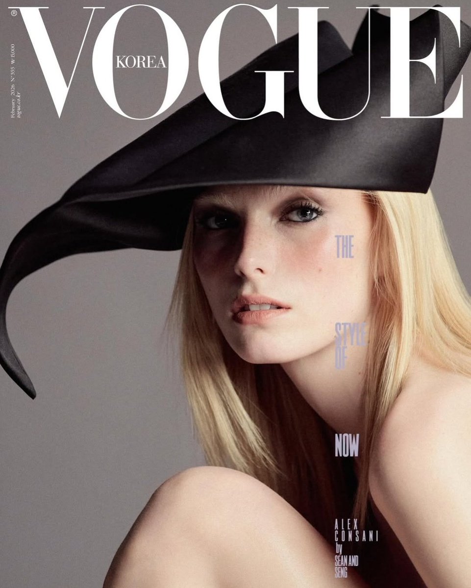 LaModeUnknown's tweet photo. Alex Consani in ✨️Dior✨️ by Jonathan Anderson for the covers of Vogue Korea, in the lens of Sean and Seng.🪡 https://t.co/QYeaywZYxS