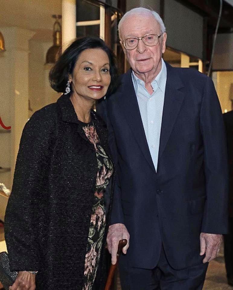 TheCinesthetic's tweet image. In 1971, Michael Caine fell in love with Shakira Baksh after seeing her for just 8 seconds in a TV ad.

Convinced she lived in Brazil, he was ready to fly there, only to learn she was in London. She rejected him 10 times before finally agreeing to dinner... where he "fell in love…