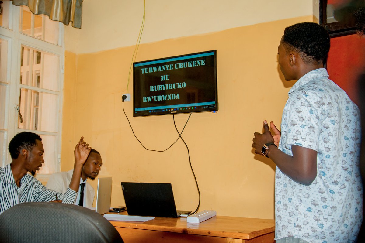 KspRwanda's tweet photo. Bakoze Defance aho  Berekanye imishinga yabo itandukanye nyuma y'amasomo bahawe.Iki ni igikorwa kandi kibanziriza graduation iteganyijwe tariki 30/01/2026. https://t.co/ITUgshEKEG
