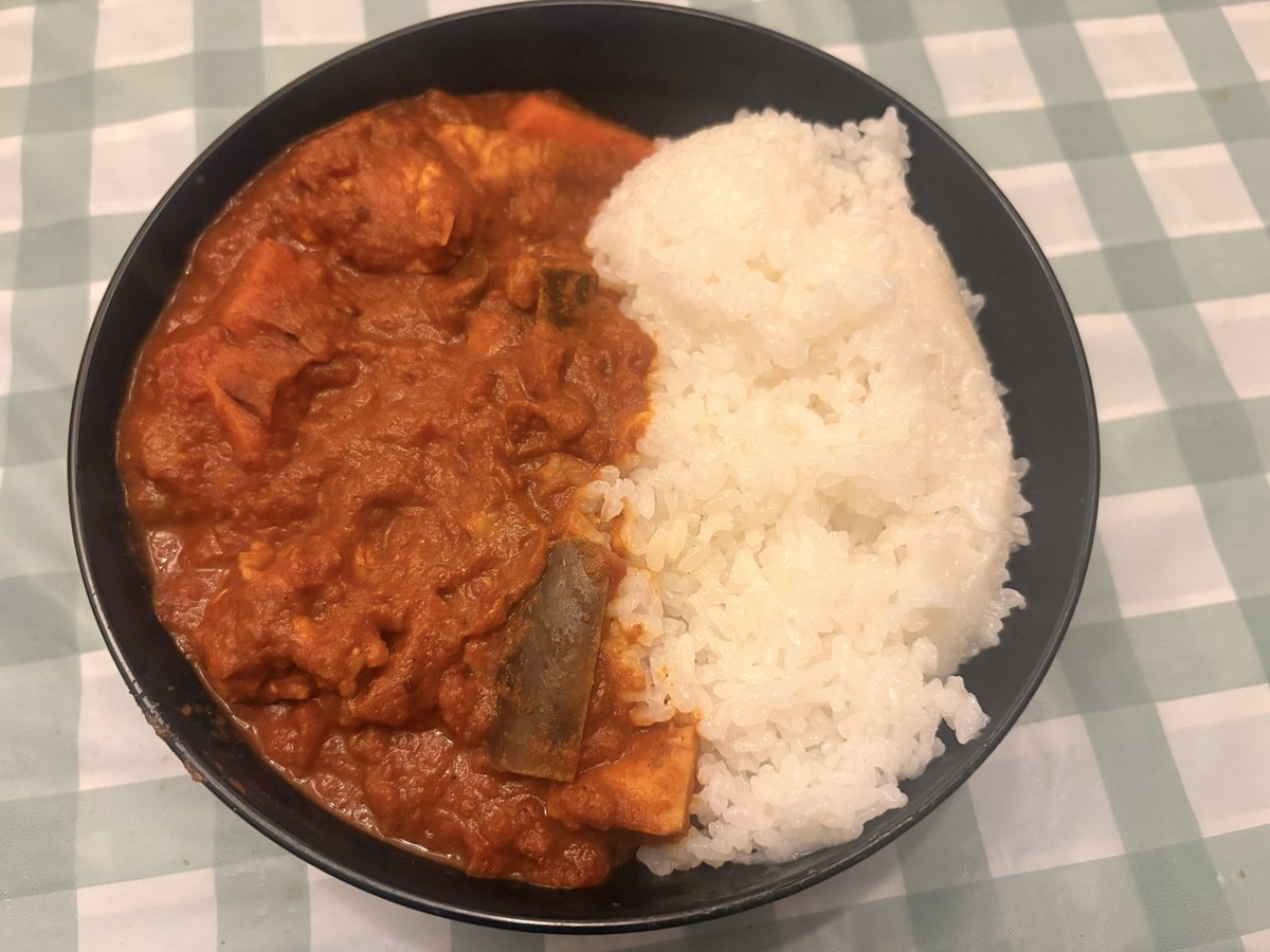 Barreload's tweet image. 初めての無水カレーいただきます