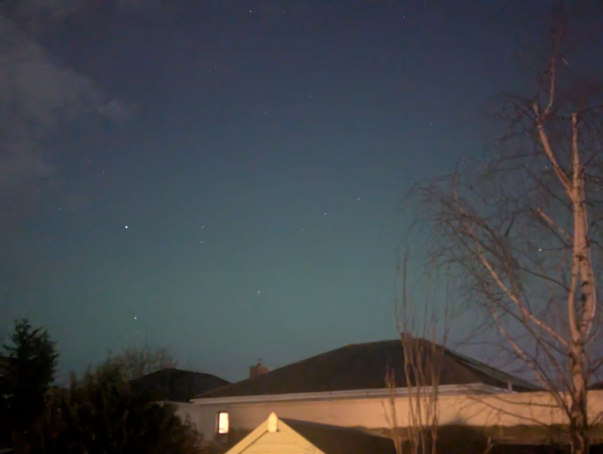 loubox04's tweet photo. @CarlowWeather Just now in North Dublin, faint but there. https://t.co/0kQE5GMwnf