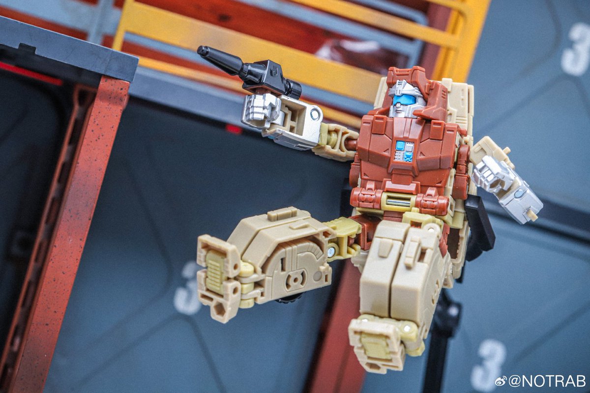 TFHypeGuy's tweet image. So like... Why is he pre-yellowed?