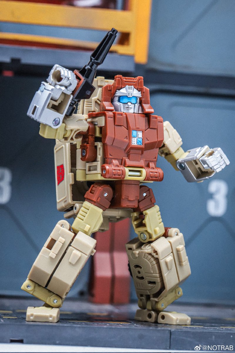 TFHypeGuy's tweet image. So like... Why is he pre-yellowed?