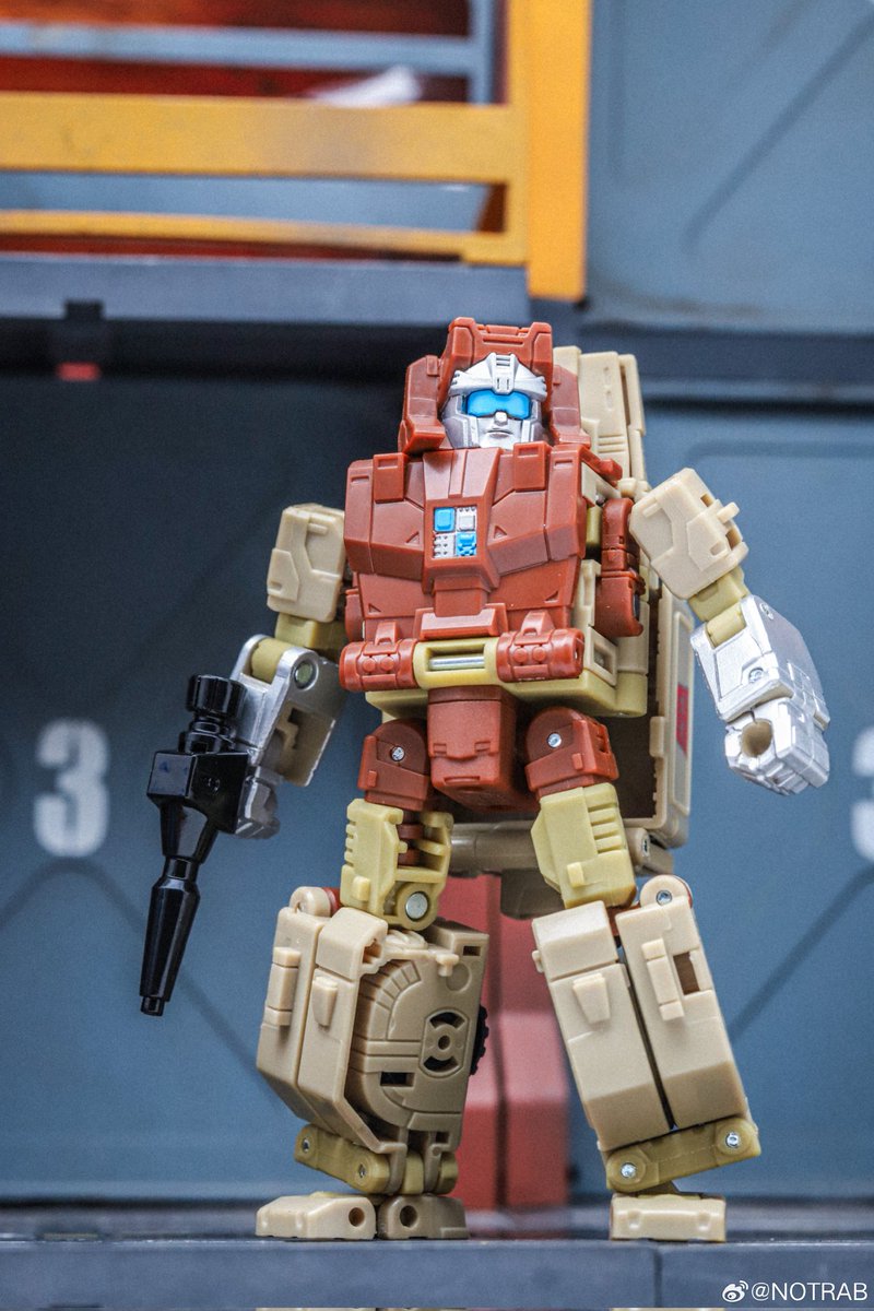 TFHypeGuy's tweet image. So like... Why is he pre-yellowed?