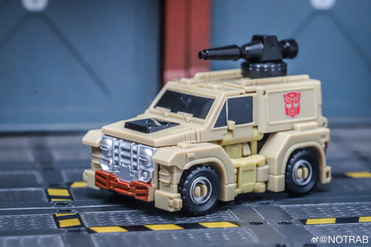 TFHypeGuy's tweet image. So like... Why is he pre-yellowed?