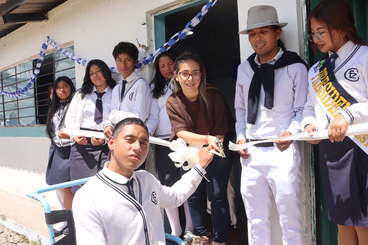 EducacionZ2_Ec's tweet photo. 📍 [CAYAMBE] Invertimos más de USD 240.000 para fortalecer espacios seguros e inclusivos. 👧🧒 Más de 2.300 estudiantes y 125 docentes son beneficiados con aulas, juegos, bares escolares y baterías sanitarias en varios establecimientos educativos.
#ElNuevoEcuador 💜 https://t.co/c4hYBr5Z1v