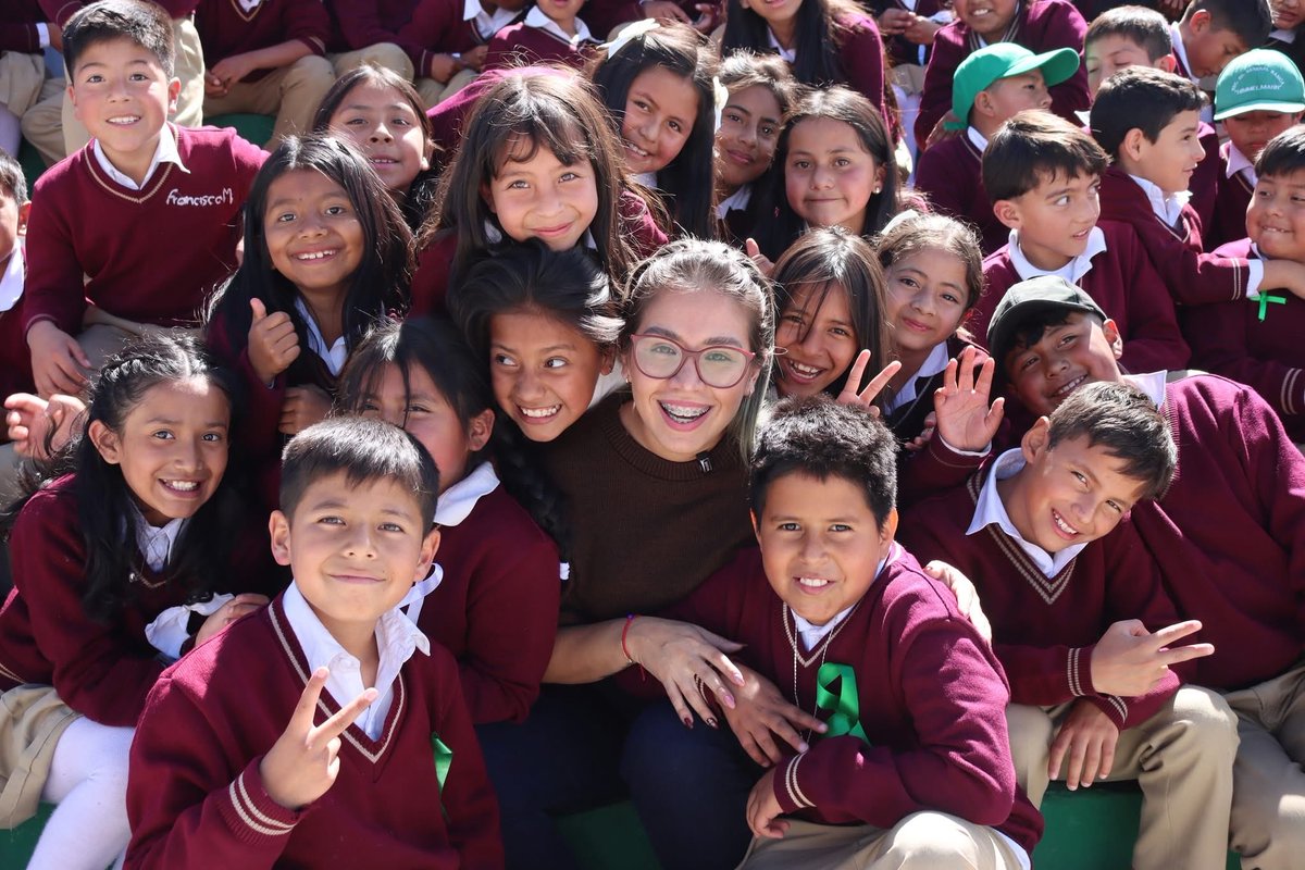 EducacionZ2_Ec's tweet photo. 📍 [CAYAMBE] Invertimos más de USD 240.000 para fortalecer espacios seguros e inclusivos. 👧🧒 Más de 2.300 estudiantes y 125 docentes son beneficiados con aulas, juegos, bares escolares y baterías sanitarias en varios establecimientos educativos.
#ElNuevoEcuador 💜 https://t.co/c4hYBr5Z1v