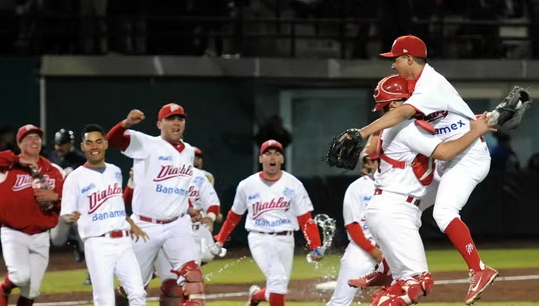 Hoy se cumplen 10 años del primer campeonato de los <a href="/DiablosRojosMX/">DiablosRojosMX</a> en la Liga Invernal Mexicana