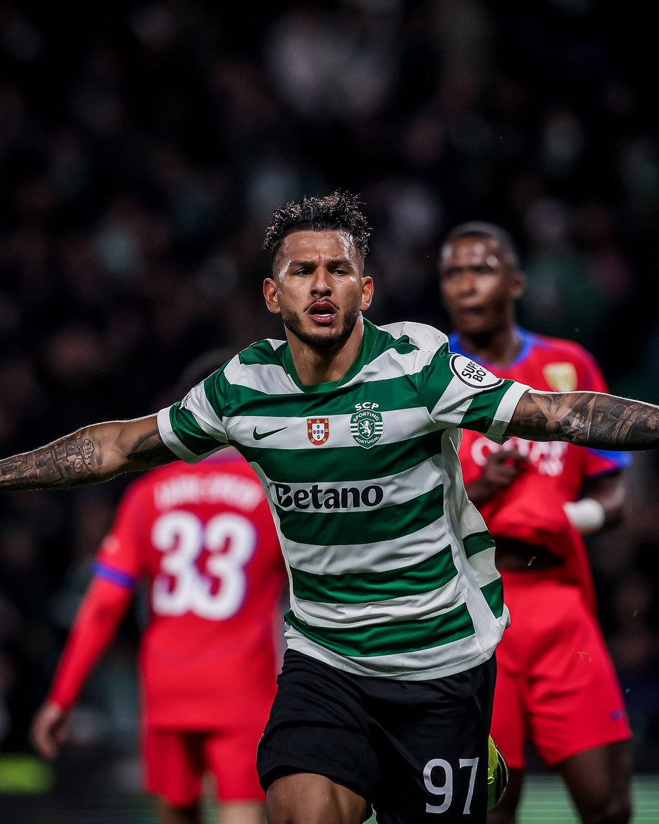 brfootball's tweet image. Luis Suárez scored twice including a 90th-minute winner in Sporting's 2-1 win over reigning UCL champs PSG 💥