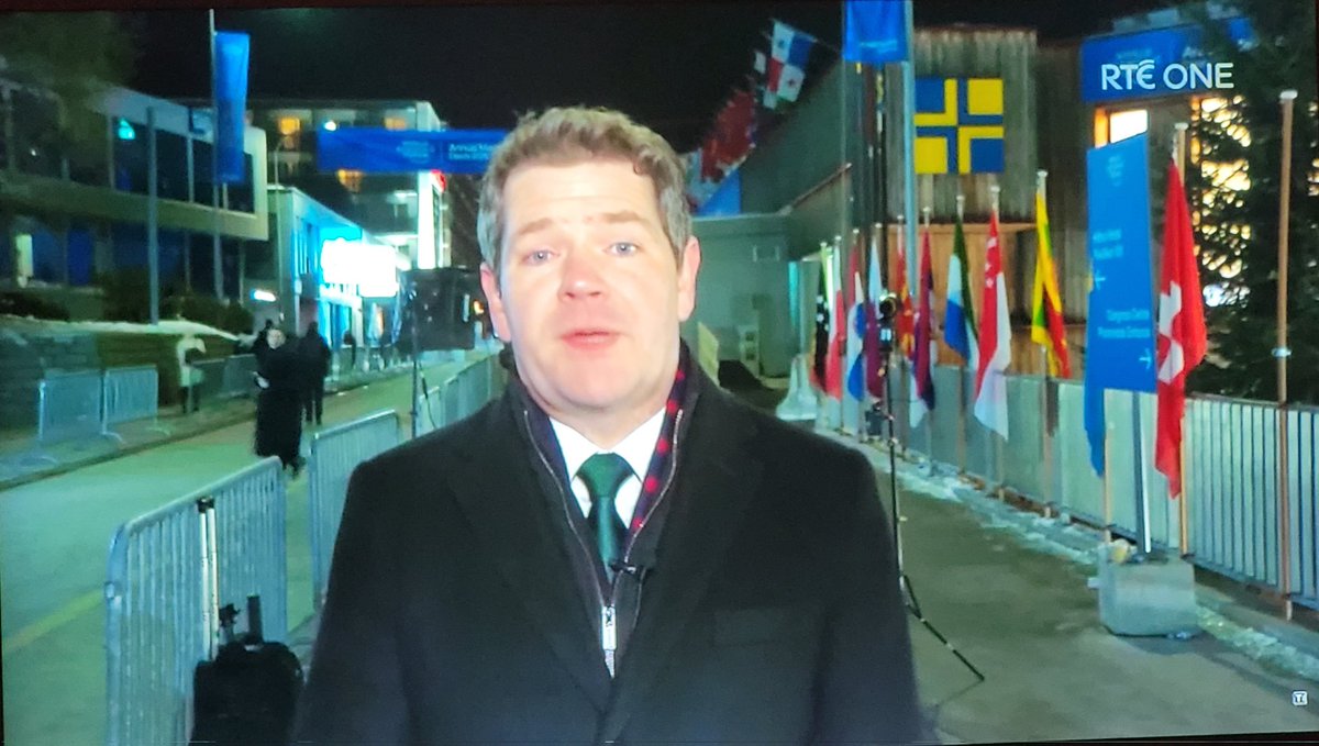 #rtept Who the fcuk let this clown into Davos...i wouldn't let that eejit into Center parcs....🙄🙄