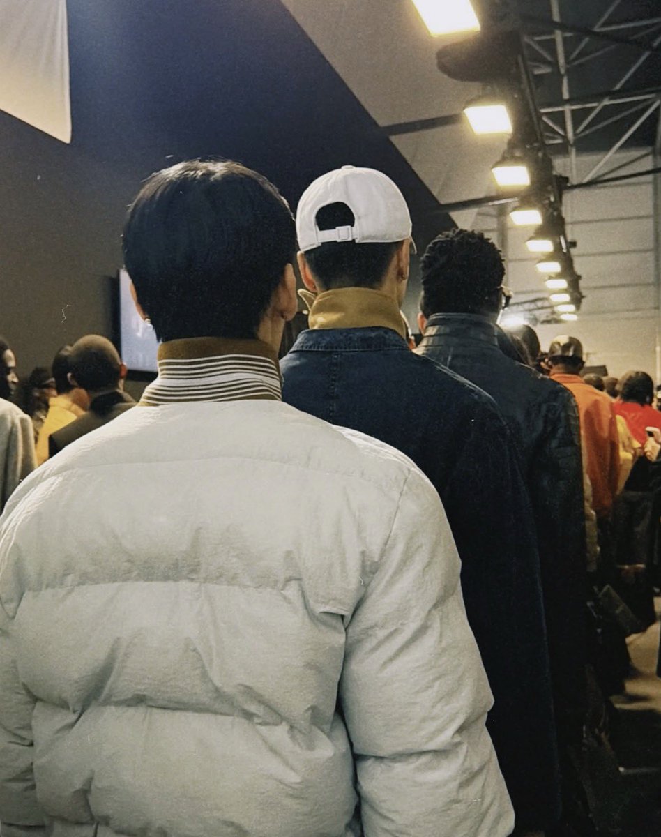 ทำไมดูน่ารัก ขึ้นมาเฉย หวีดหล่อมาตั้งนาน 5555555

LV WITH BAMBAM IN PARIS
#BamBamxLVMenFW26