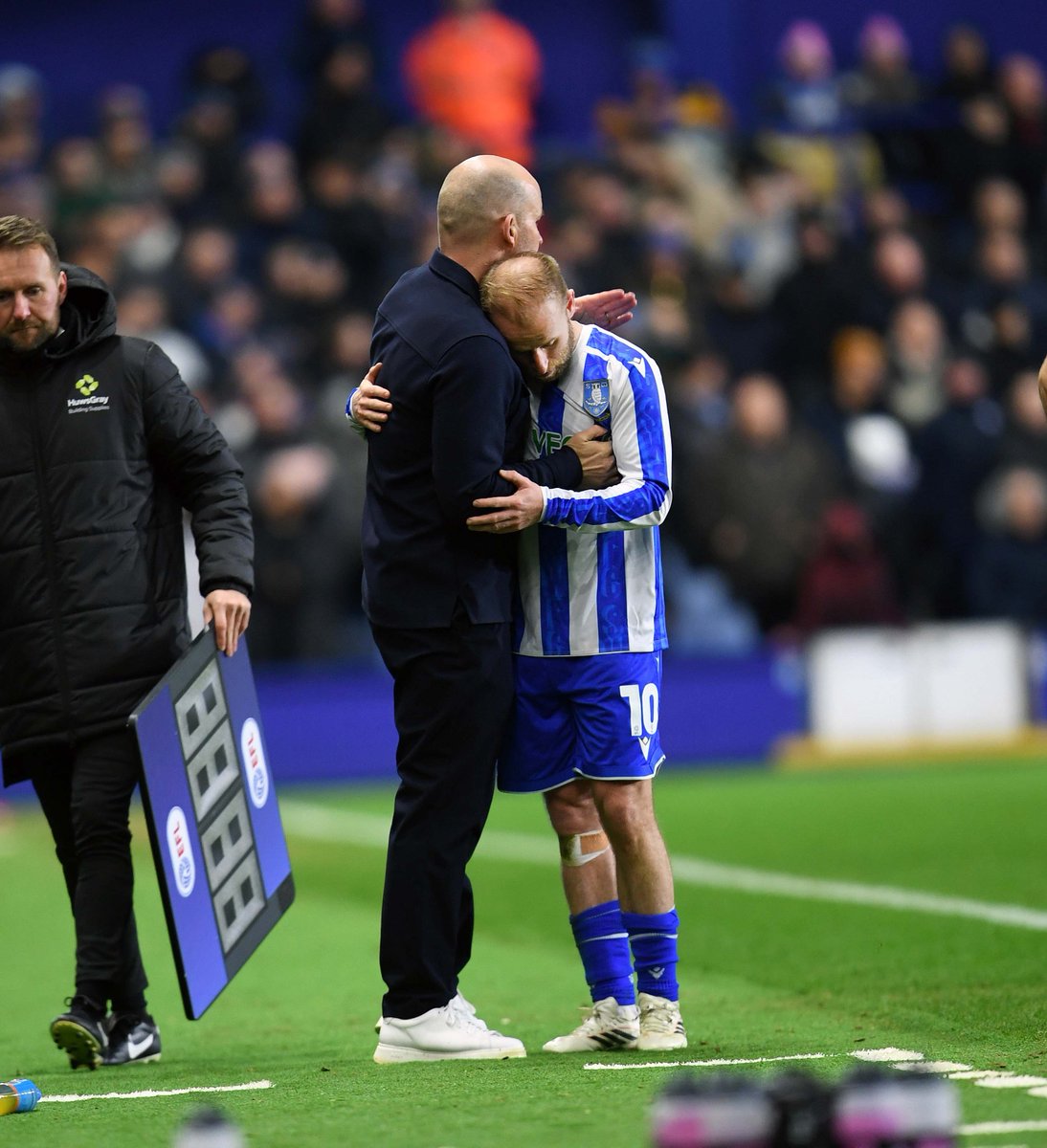 Barry Bannan leaving the field at Hillsborough tonight… #SWFC