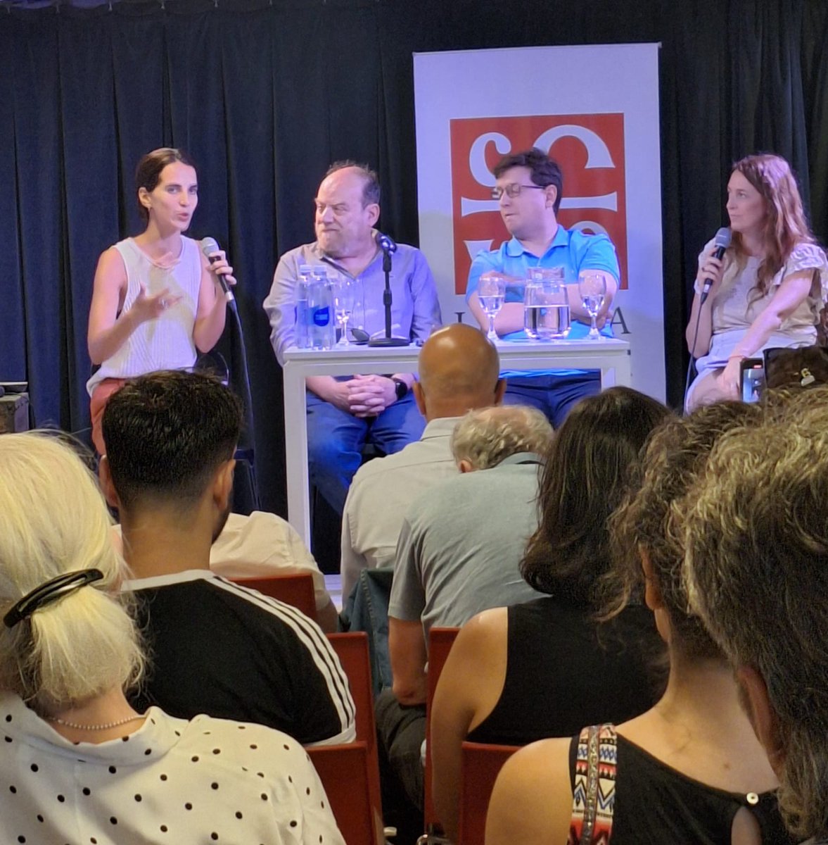 <a href="/lmoraalfonsin/">Leandro Mora Alfonsín</a> <a href="/hernanpablo/">hәrnān ҏablø</a> <a href="/MarianIntuit/">Mariano Rodriguez 🇦🇷</a> <a href="/canrueda/">Candelaria🌊</a> <a href="/colocostantino/">Rosalía Costantino</a> <a href="/canrueda/">Candelaria🌊</a>: "La reforma laboral tiene elementos que reducen el salario en mano: la hora extra ya no se computa, si tengo menor actividad como empresa te puedo reducir las horas y el salario... Discutamos los cuentos fantasiosos de que esta reforma laboral impulsa la contratación"