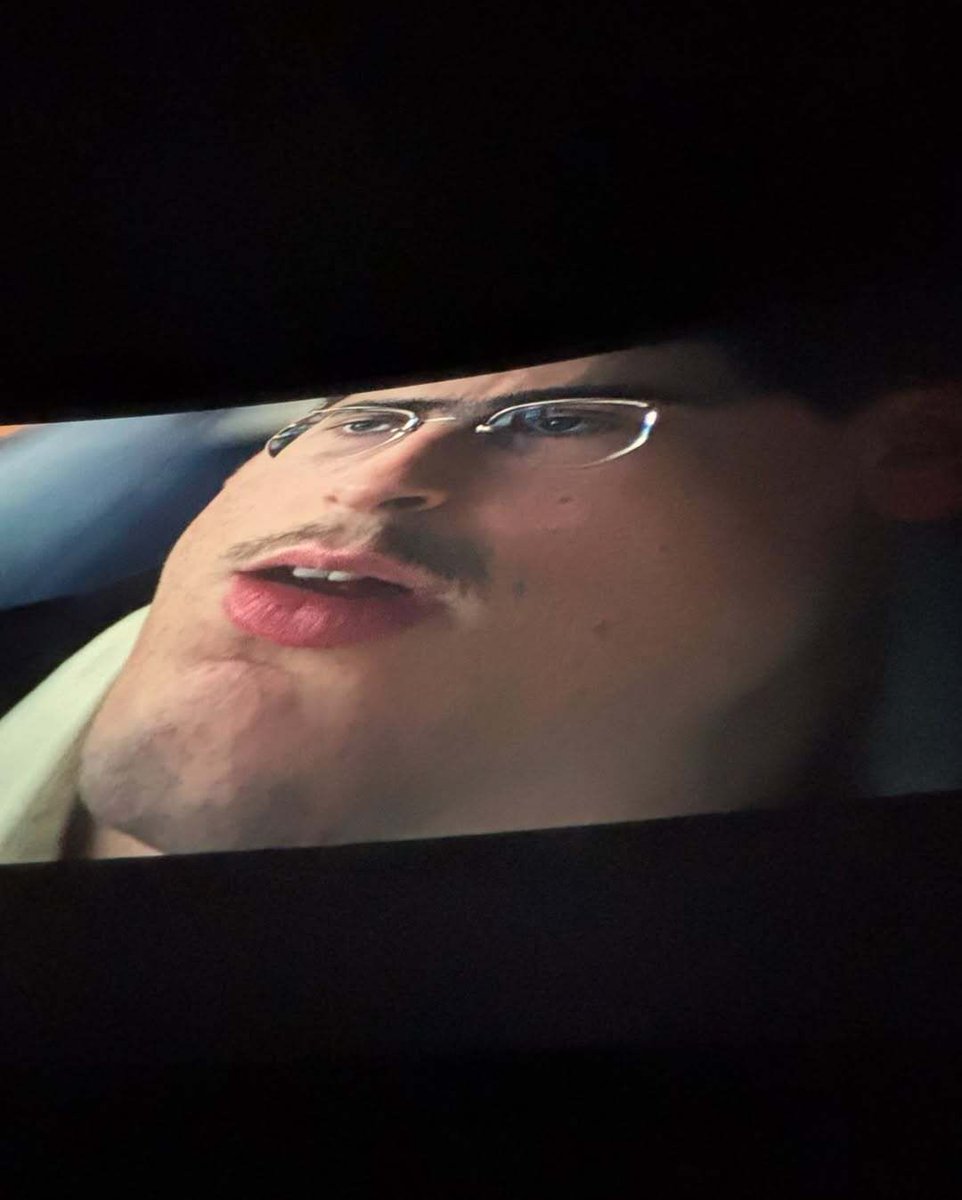 pedestrian's tweet photo. The Art of Watching Movies in the Front Row

Because they are consistently the least sold seats, theatres lose an estimated $30,000–$50,000 per screen per year in unrealized ticket revenue from front-row underuse or discounting https://t.co/hRinkQ7QT6