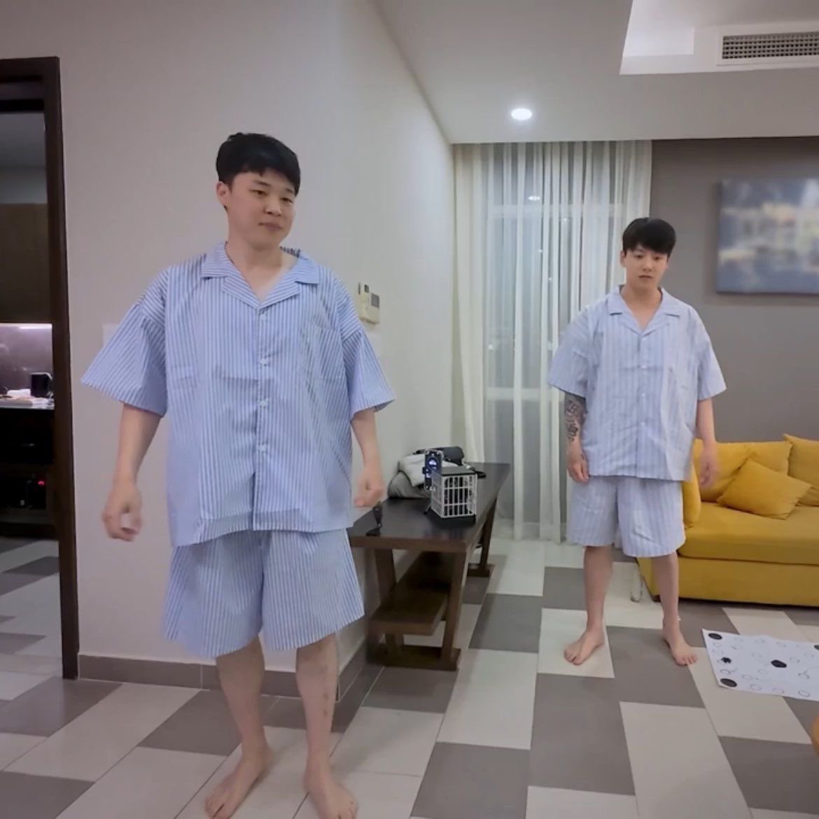 jiminourdiva's tweet image. This is cmtfu 😭 they look like lost potatoes in those big ass pajamas