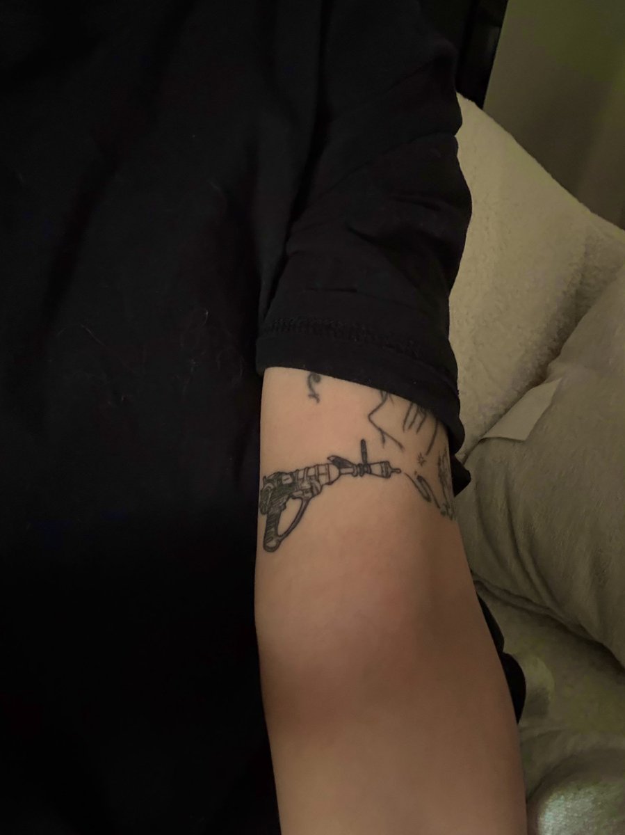 who fw my ray gun tat