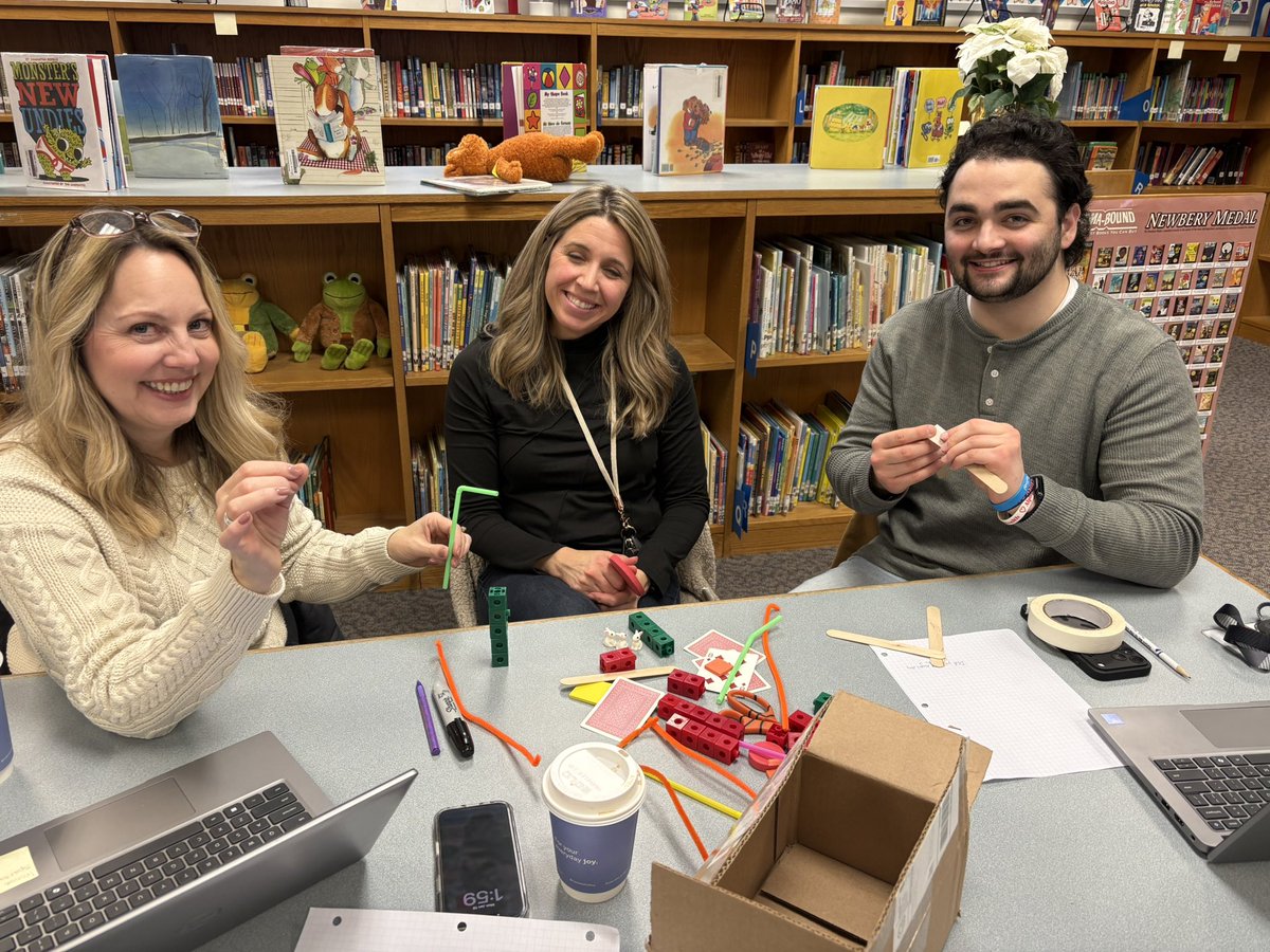 Emily Sanders tweet media