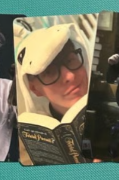 warnadud3's tweet image. Gang hear me out on this combination-

THIS PHOTOCARD IN THIS PHOTOCARD HOLDER ASDFGHJKL