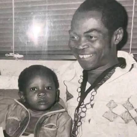 The day we take this photo , na that day I be wan go drop am for orphanage oo, till today I nor know why I change my mind

Very useless pikin