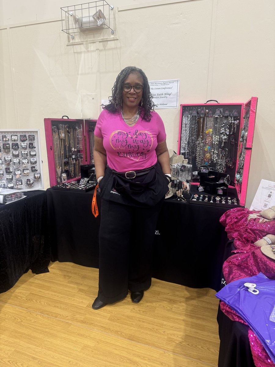 Fearlessfaithb1's tweet image. What  winning week and weekend! 🙌🏽THREE vending events in one week!👀I’m either crazy or I ❤️what I do!  Guess which one! 💜💜💜#multiplestreamsofincome #fearlessfaithbling #itsmytime