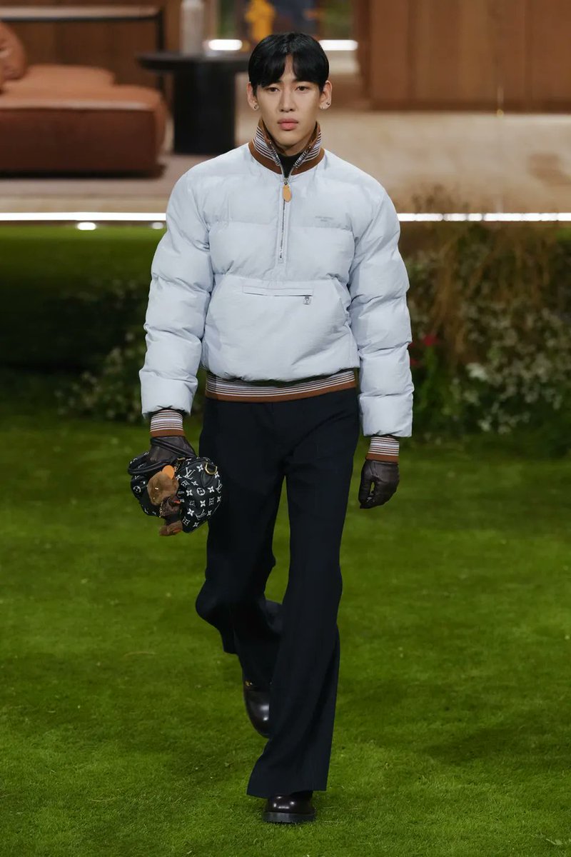 𝗟𝗼𝘂𝗶𝘀 𝗩𝘂𝗶𝘁𝘁𝗼𝗻 men's Fall 2026 collection by 𝙋𝙝𝙖𝙧𝙧𝙚𝙡𝙡 𝙒𝙞𝙡𝙡𝙞𝙖𝙢𝙨.

#FashioHIT #LouisVuitton #PFW
