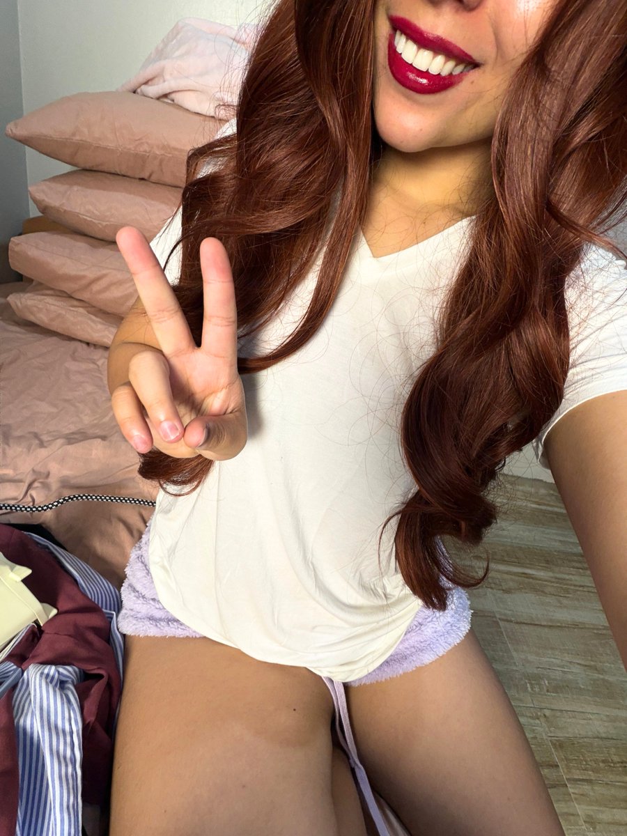 CassieeSweet's tweet photo. not trying to distract you… but here we are https://t.co/EjG8jWVAH6