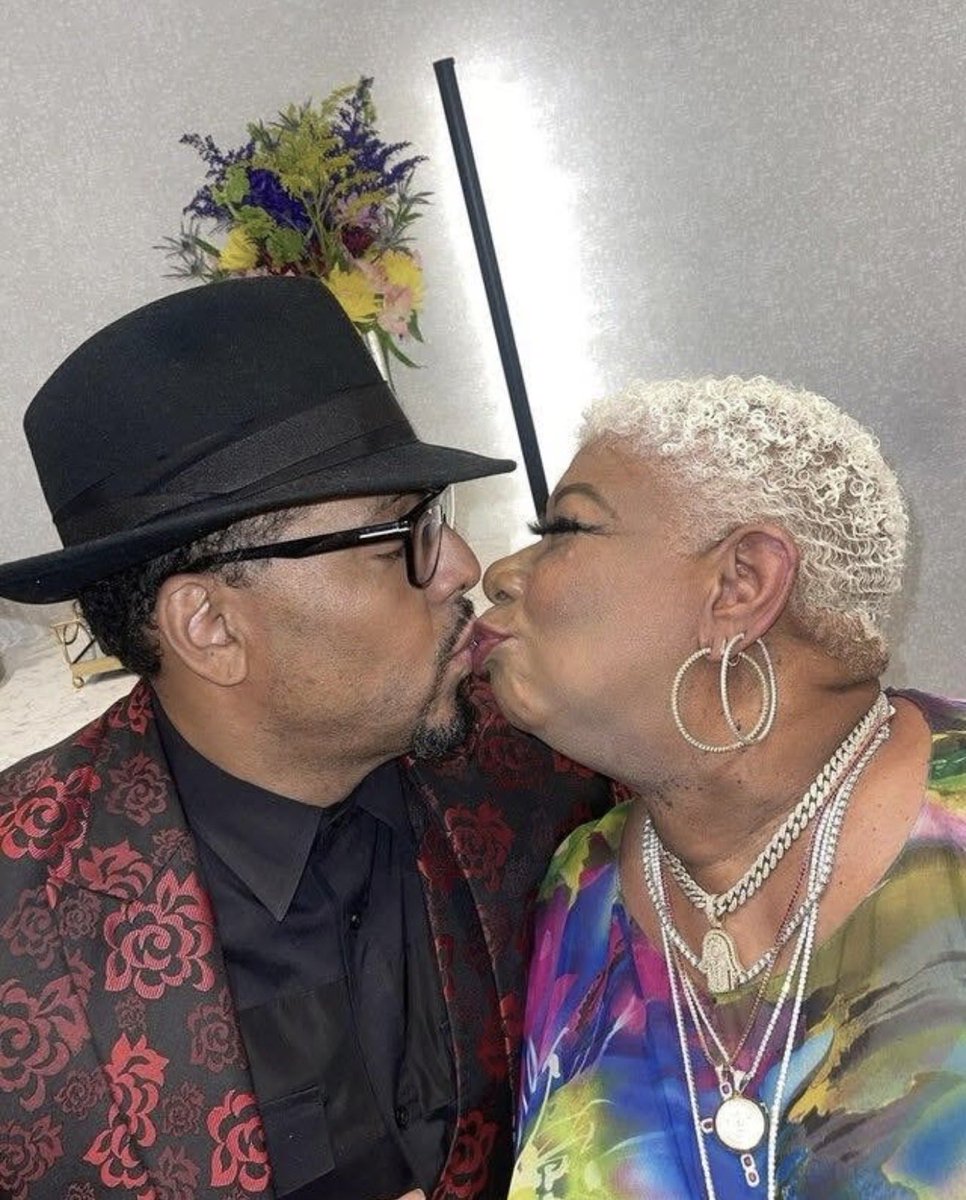 FBAGoddess444's tweet photo. Hollywood didn’t have this pairing on the 2026 bingo card. Luenell and Al B. Sure sparked dating rumors after that video, and now everybody’s trying to figure out if it’s real love or just a viral moment
#AlBSure #Luenell https://t.co/PPqwGOfHQE