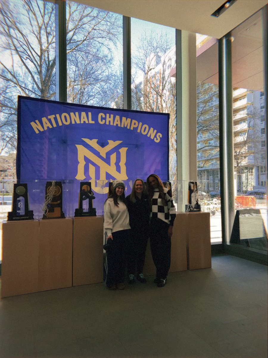 ariivory's tweet photo. A full day with the DYNASTY that is @nyuwomenshoops 💜 They’re back-to-back champions and are currently at a 76 game win streak AND COUNTING. Stay tuned to hear their story 🥹 https://t.co/DIFwnYPQSI