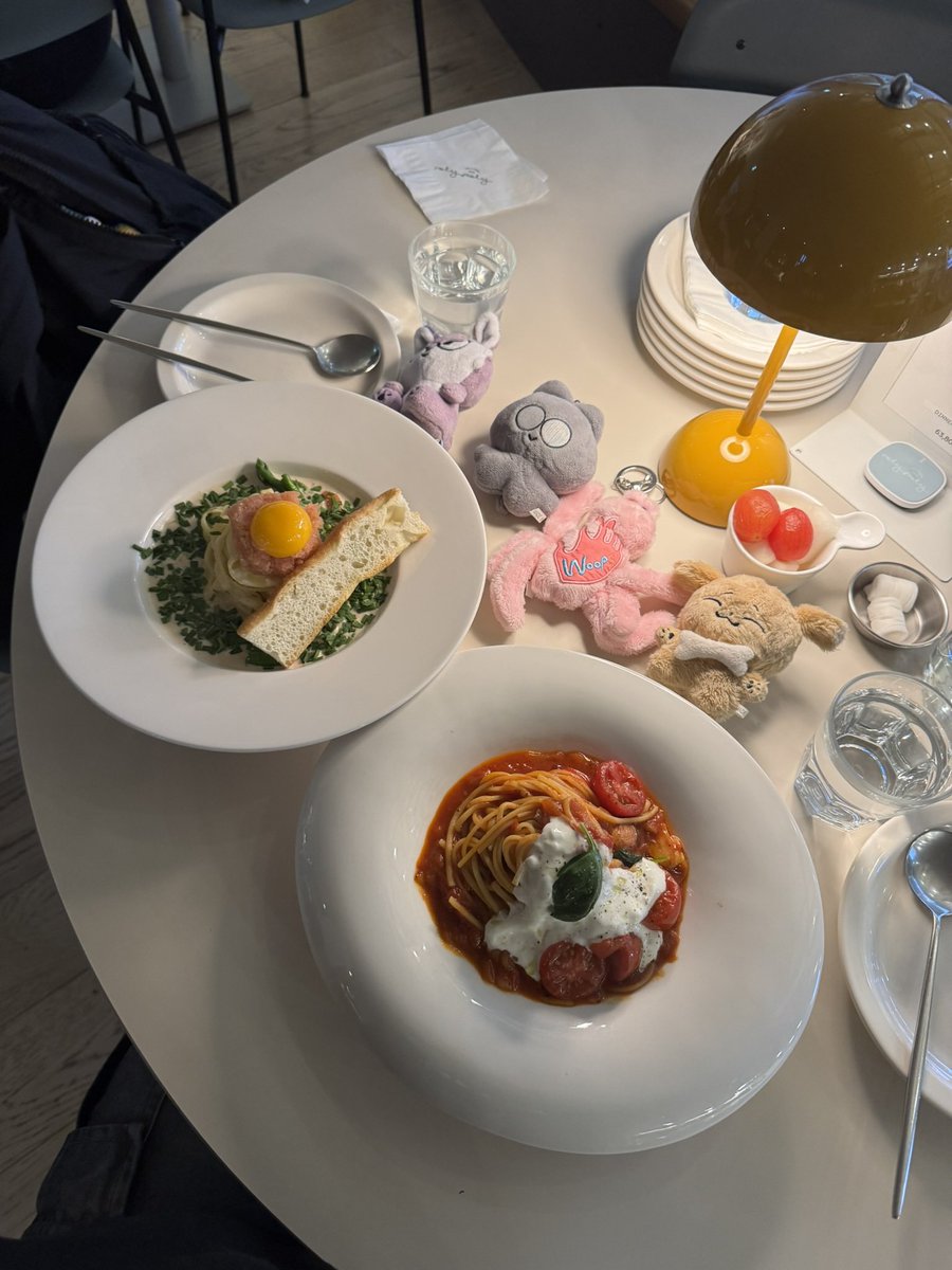 moodzmode's tweet photo. 250830

Went to the restaurant that Seungyoun &amp; Wonwoo visited🤓 Apparently celebs just frequents here👀 pasta was bussin tho so I can see why https://t.co/GrMhyO92rl