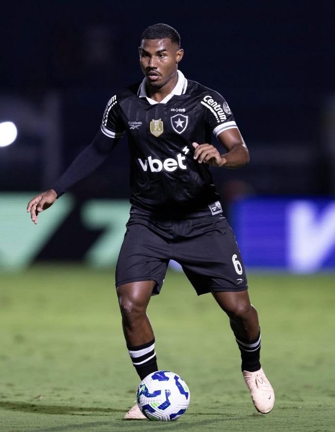 ehasdeser's tweet image. NOTTINGHAM FOREST TRAVA EMPRÉSTIMO! 🚨🧤

Clube inglês não aceita emprestar Cuiabano.
O Vasco chegou a sondar o atleta, mas os ingleses só aceitam conversar por venda definitiva.

Negócio difícil para quem esperava o lateral por empréstimo em 2026.