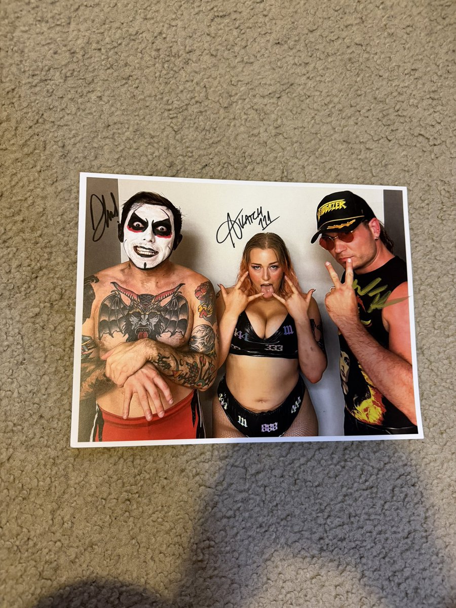 Shazza_McKenzie's tweet image. 