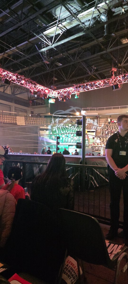 gomphlex's tweet photo. #WWEBrussels en place 🇧🇪 https://t.co/5EjBfsRH1c
