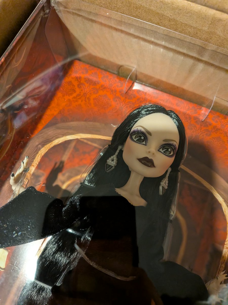 MineneJu's tweet photo. As promises here are photos of my Monster High Morticia Addams Doll. She's so Perfect *.* https://t.co/0EIy2xQnmK