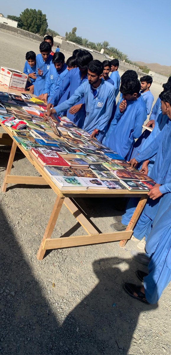 BsacTurbat's tweet photo. بلوچ اسٹوڈنٹس ایکشن کمیٹی تربت ھنکین ءِ نیمگ ءَ کتاب میڑھانی درچ برجاہ اَنت ،کیچ ءِ مھلوک ءِ ھاترا وش بہتی اِنت کہ آھانی ھند ءَ اے رنگیں مراگہ  برجم اَنت ھما مراگہ کہ اُد ءَ ترا وتی  زبان ، دود ءُ ربیدگ سیاست ءُ گوستانک ءِ، سرا  کتاب دست کَپ اَنت۔

ھیرونک کتاب مراگہ https://t.co/hqPavqKSD1