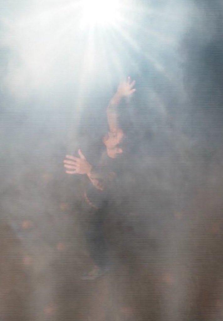 avoidcaos's tweet image. sembrano le foto fatte a casa dell’amico che vive in campagna a ferragosto dopo qualche bicchiere di troppo