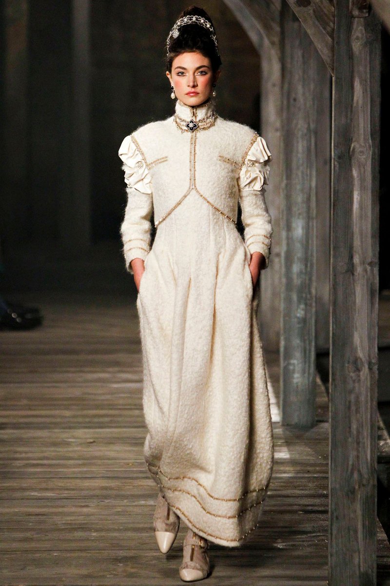 DvilCouture tweet media