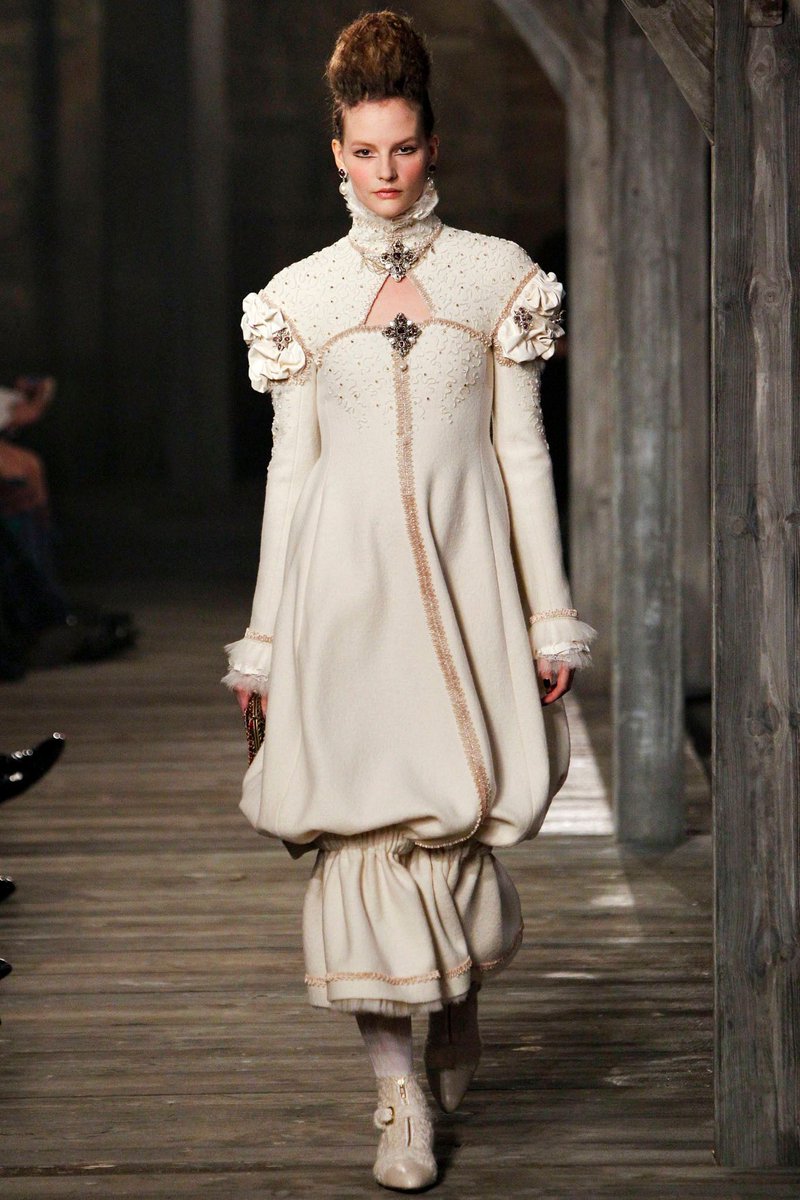 DvilCouture tweet media