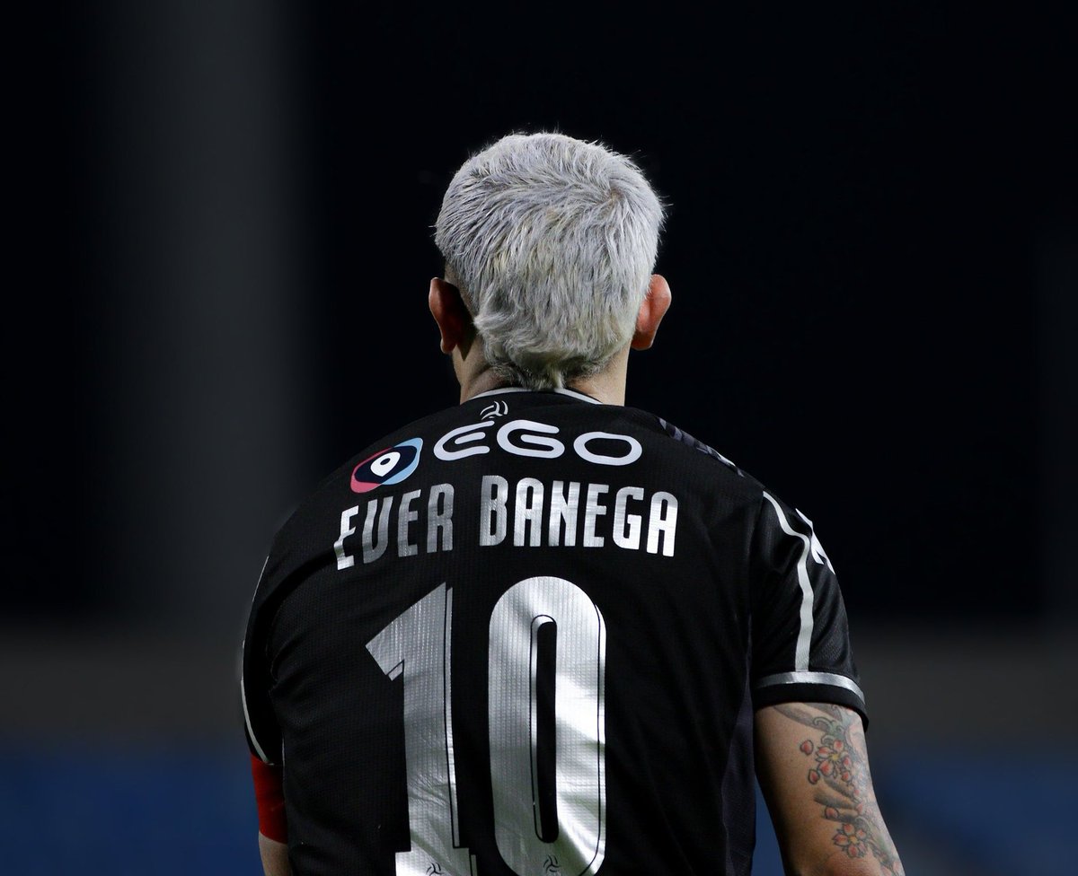 الله يرحم أيامه كانت كل فرصة يصنعها تضيع في اقدام أشباه لاعبين ، لاعمره اشتكى ولا عمره شاف نفسه على الفريق ، لدرجة بيوم تخلى عن مستحقاته عشان يخفف مشاكل النادي ...

بانيغا هو الجوهره اللي تلقاها بين 1000 حجر