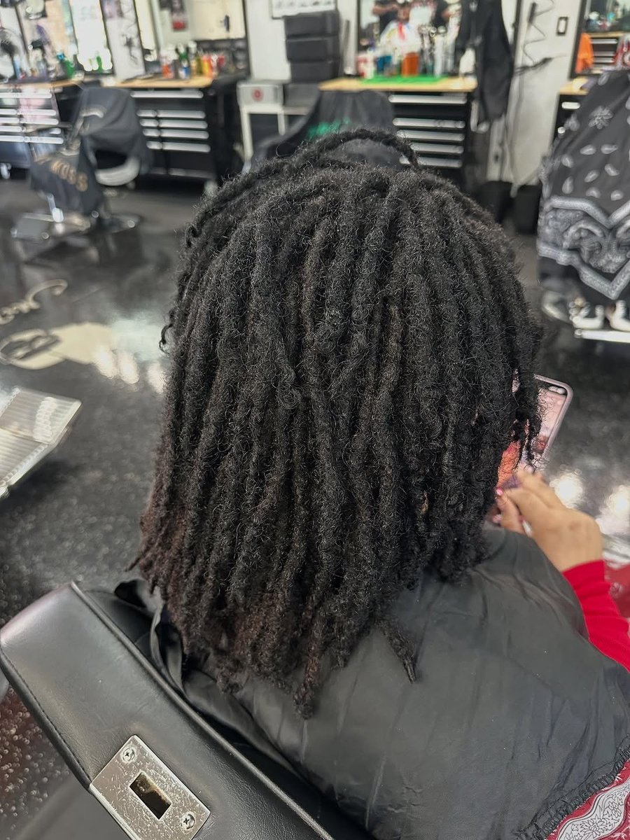 greshamsmith5's tweet photo. So what if you extended your #locs by adding #humanhair #curlytips for more volume and fullness instead of the regular degular #premadelocs ??
this hair
feels amazing and looks good before and after the install😍 https://t.co/JvbywJGIRW