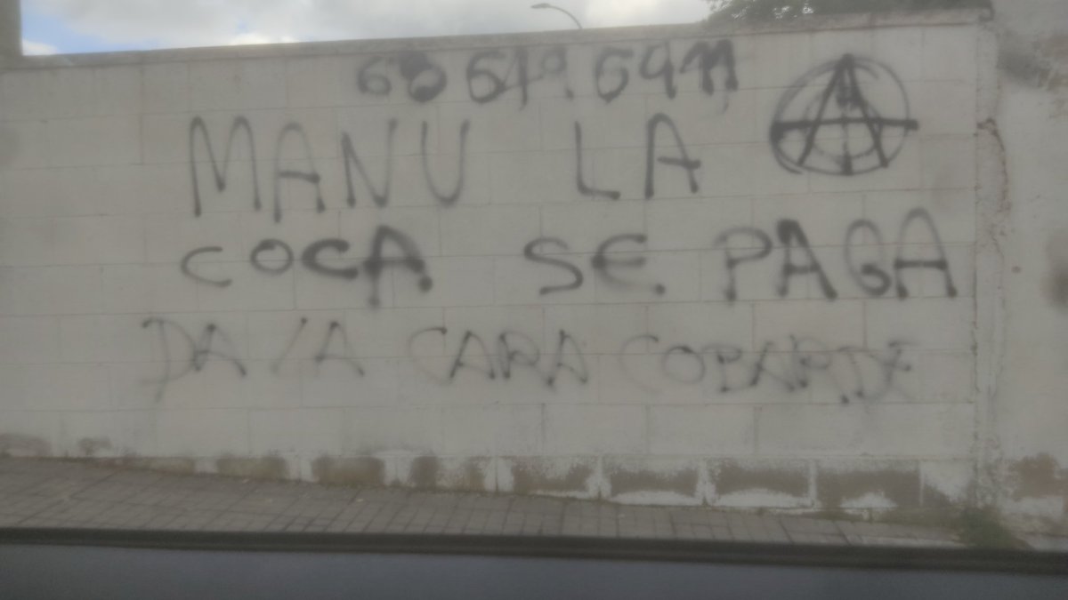 Què trist arribar a l’oficina i trobar-nos això.

Bastant fet pols, la veritat