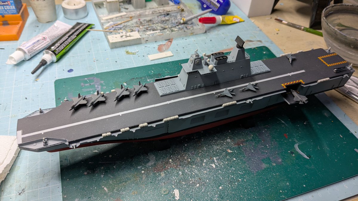 Scratchbr1's tweet image. Putting some aircraft om the F300 for testing.

#Scalemodels #WhatIf #GermanNavy #Marine #3DPrinting #revell #flightdeck #frigatte