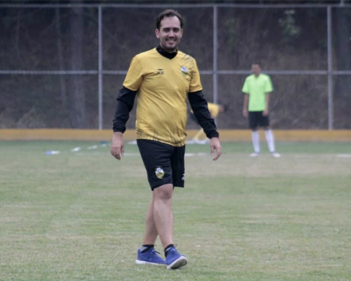 plvisal's tweet photo. El presidente de la Federación Venezolana de Fútbol, Jorge Giménez, oficializó la incorporación del tachirense Juan Domingo Tolisano como nuevo director técnico de la selección Venezuela Sub-20 de cara a la temporada 2026, asimismo Johnny Ferreira dirigirá la Sub-17. https://t.co/MSfvg8mywU