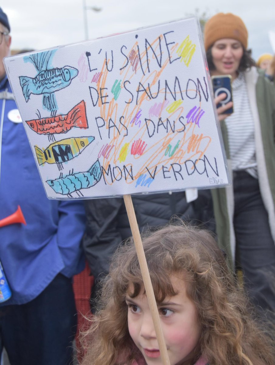 xrFrance's tweet photo. 🐟 Retour sur la mobilisation du 18 janvier face à l'installation de l'usine de saumon "Pure salmon" avec XR Bordeaux et tous leur allié·e·s 🤝
Infos sur https://t.co/6sp68EJE9k
#stoppuresalmon https://t.co/5upYwKAfXF