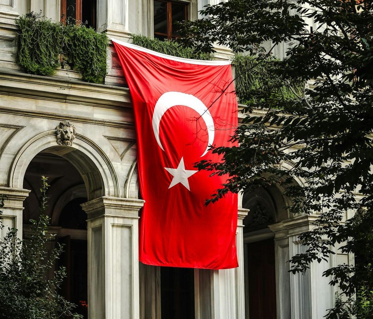 “Türk bayrağı, Türk milletinin şeref ve haysiyetinin timsalidir; bayrak bir milletin namusudur.”

Mustafa Kemal ATATÜRK 🇹🇷🇹🇷🇹🇷

 #TürkBayrağı