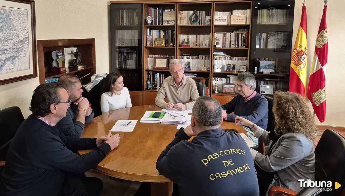 📍 Casavieja acogerá el Festival de Máscaras y Danzas de Paloteo el próximo 18 de abril

Esta mañana, el delegado territorial de la Junta de Castilla y León en Ávila, José Francisco Hernández Herrero, ha mantenido un encuentro con la alcaldesa de Casavieja, Vanessa Muñoz García;