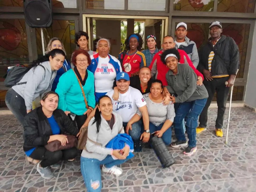 Roilancu1's tweet image. Despedimos a nuestro Equipo de #Industriales a ritmo de Conga cubana. Hasta el Hotel Tulipán llegamos con #PlazaEnElCorazón.
Arriba Leones. Ustedes son el Equipo que inspira.
Hoy es el cumpleaños cumpleaños de Alomá. Felicidades hermano. 
#LaHabanaViveEnMí 
#CubaVencerá