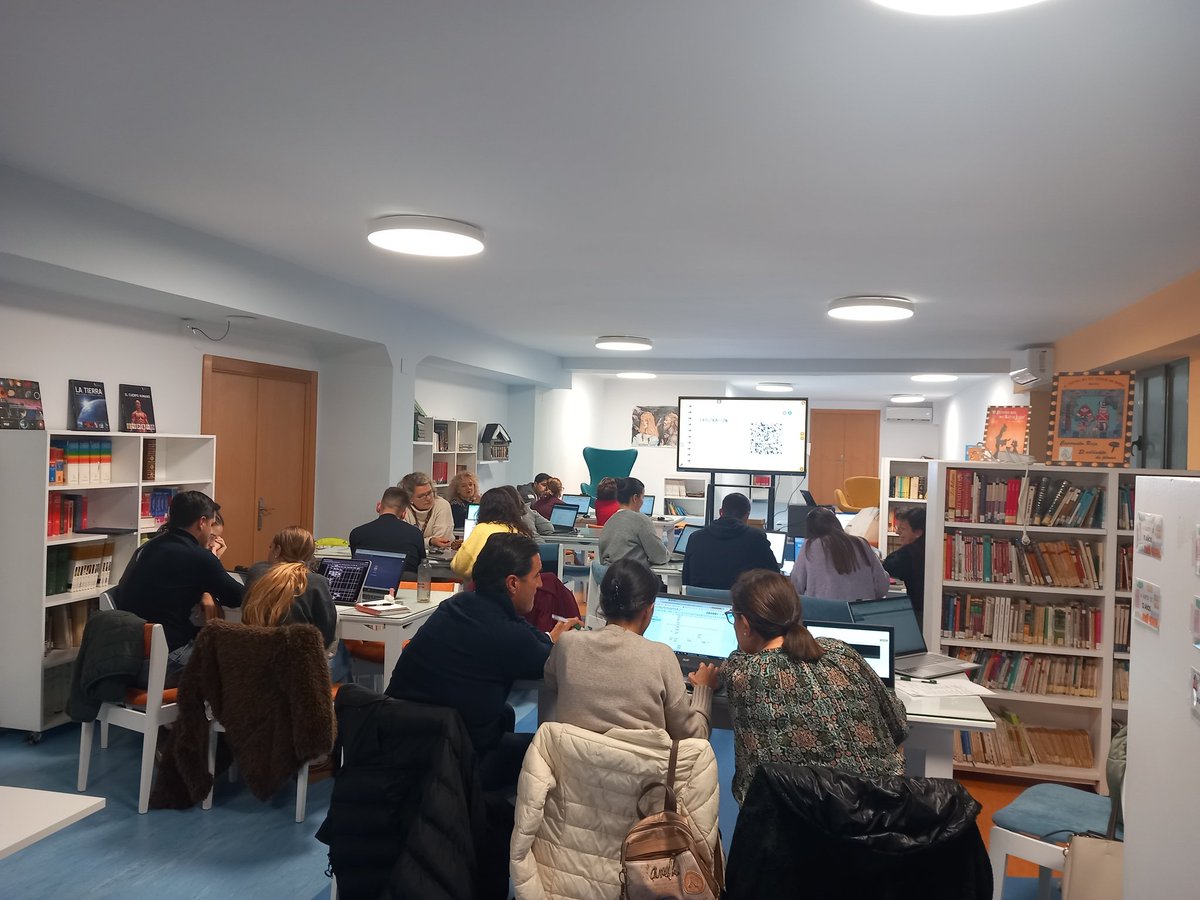 Juan Santamarina inicia esta tarde la formación de Cuaderno Séneca y plataforma iPasen para Educación Primaria, en el Colegio Regina Muni 
<a href="/cepdegranada/">CEP de Granada</a>