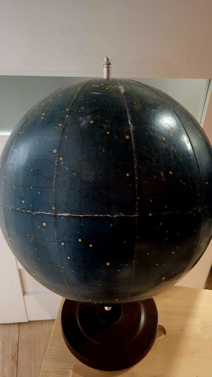 #ukažglóbus .....máme doma takový historický, starý,  meziplanetalární ...jdu hledat Měsíc🤷‍♀️